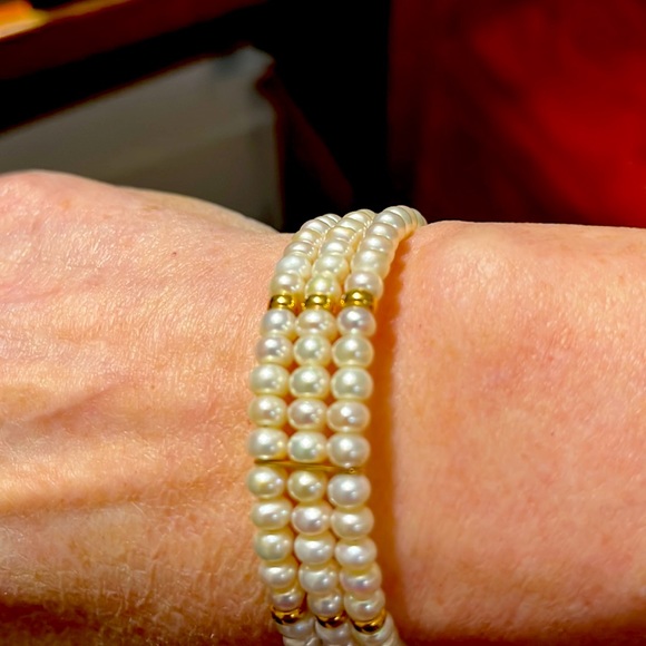 Beautiful 14K yellow gold fresh water pearl bracelet. Boxed - Picture 5 of 5